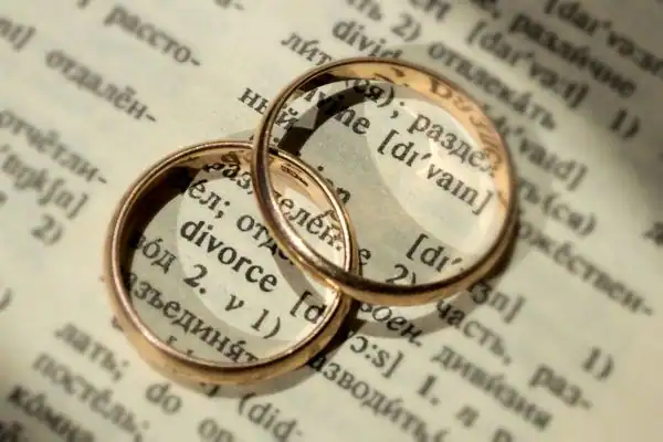 Image of rings removed before divorce mediation Derby